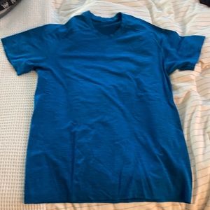 Blue lululemon men’s t shirt in medium